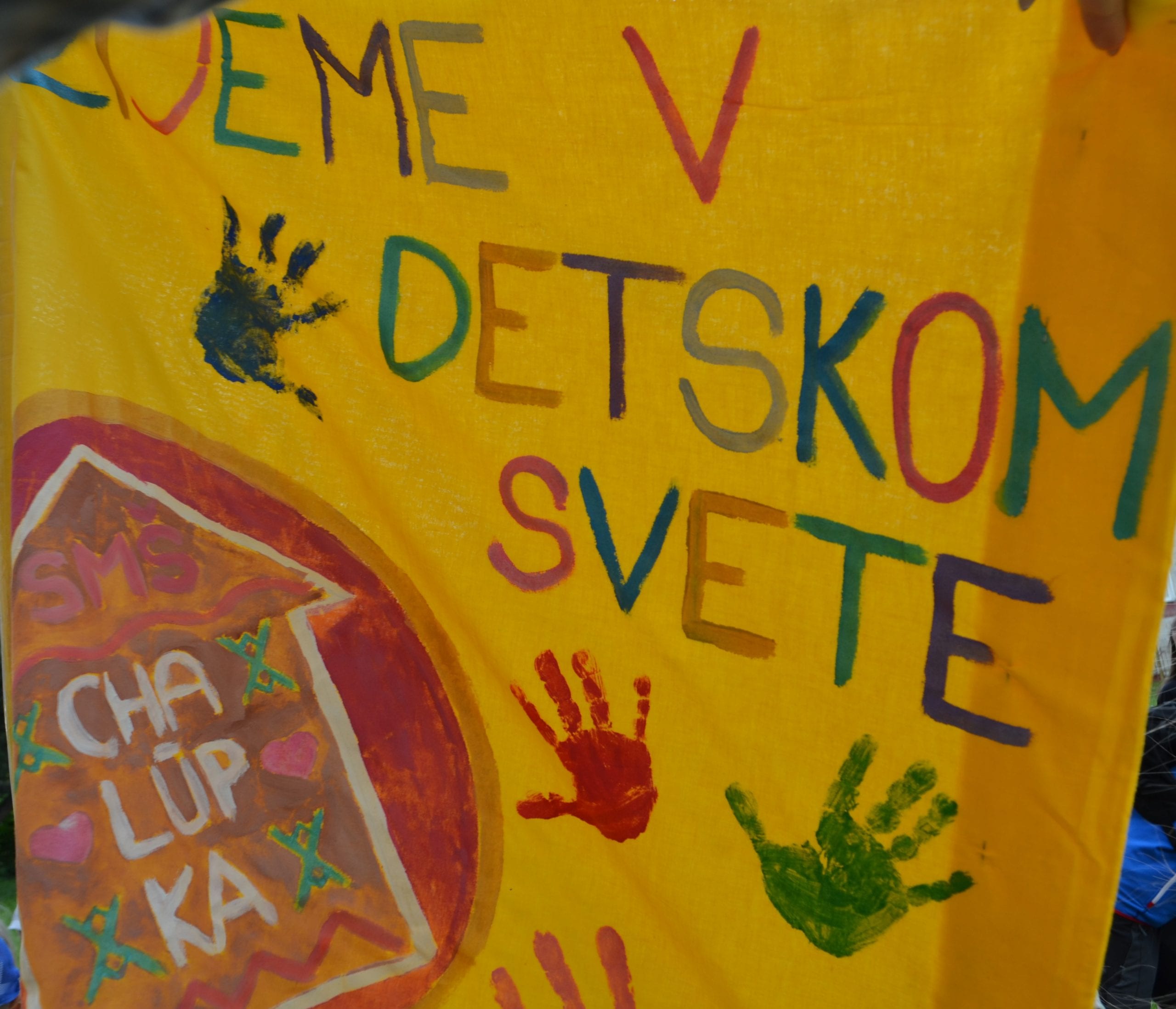 Animátorka Kidsfun — žlté tričko s logom